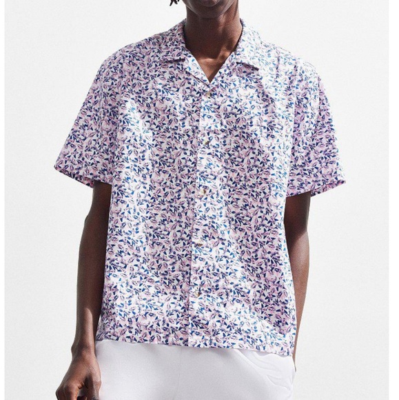 Urban Outfitters Other - Urban Outfitters Bee Print Button Down